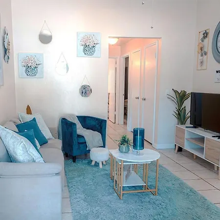Gainesville Charm- Cozy, Comfortable, Convenient